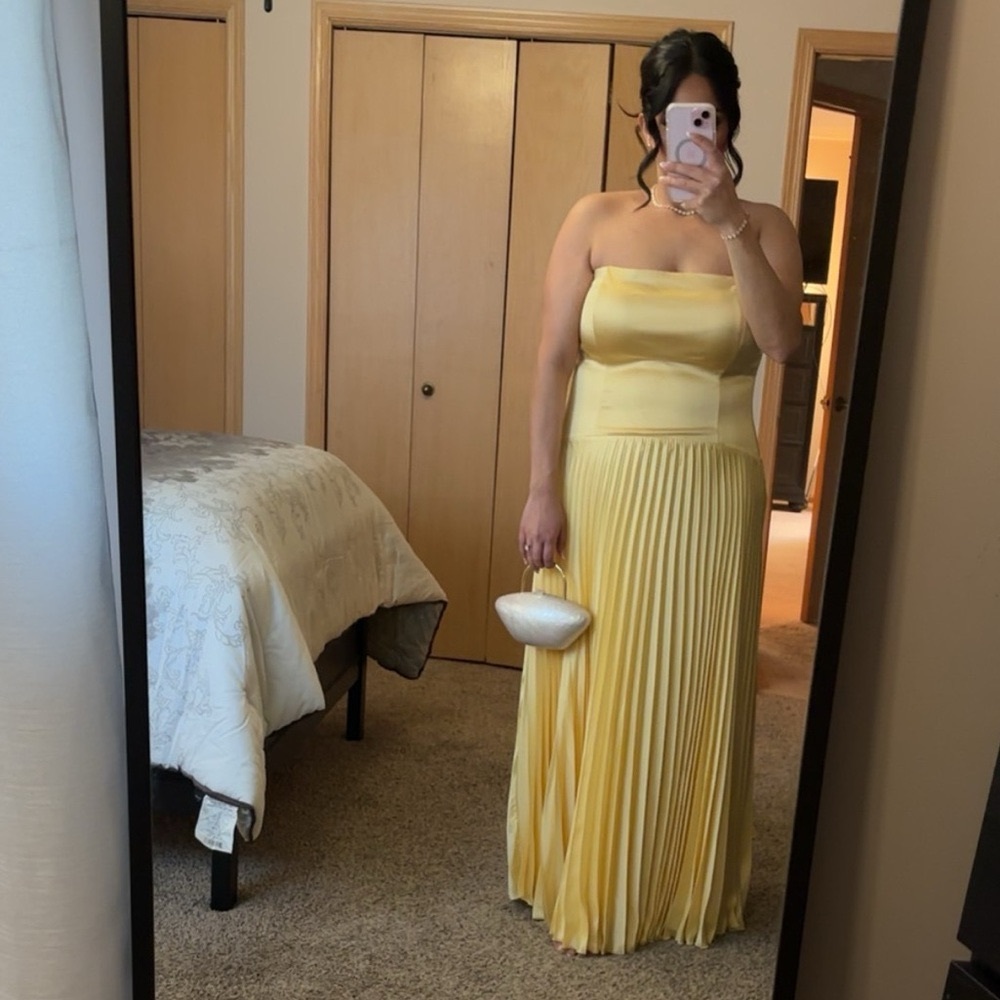 The Abercrombie & Fitch Giselle Drop-Waist Maxi Dress in Summer Yellow Size